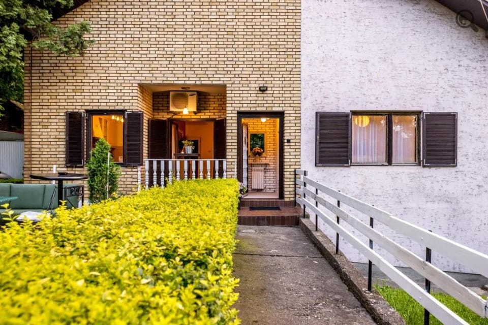 Property building, Patio, Facade/entrance