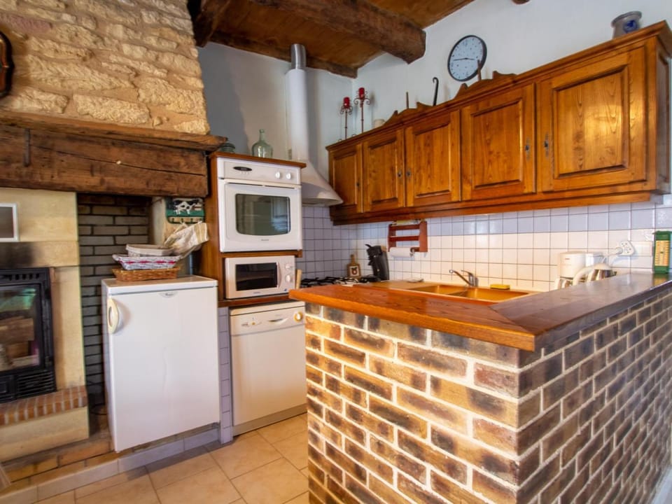 Maison de Caractère Périgord avec Cheminée - FR-1-616-181 House in Occitanie