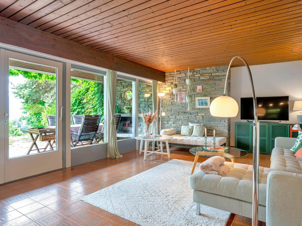 Gemütliche Ferienwohnung mit Terrasse und Seeblick Apartment in Velden am Wörthersee