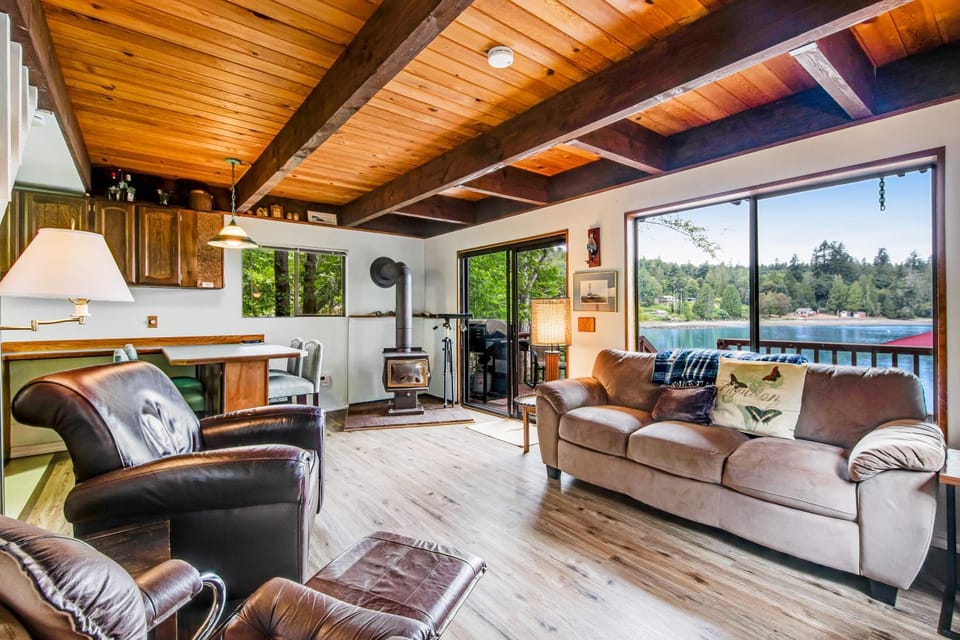 Sound Retreat House in Puget Sound