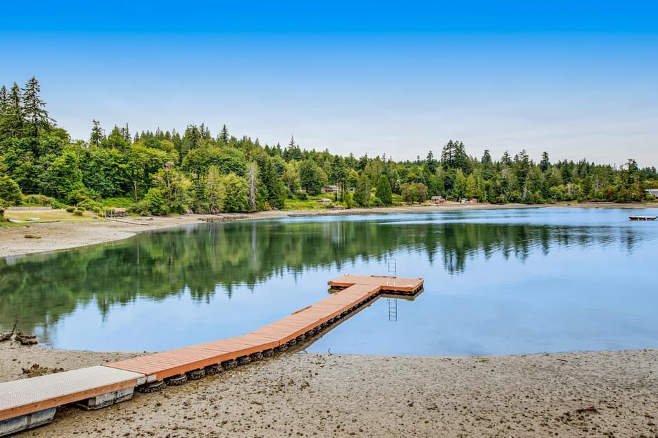 Sound Retreat House in Puget Sound