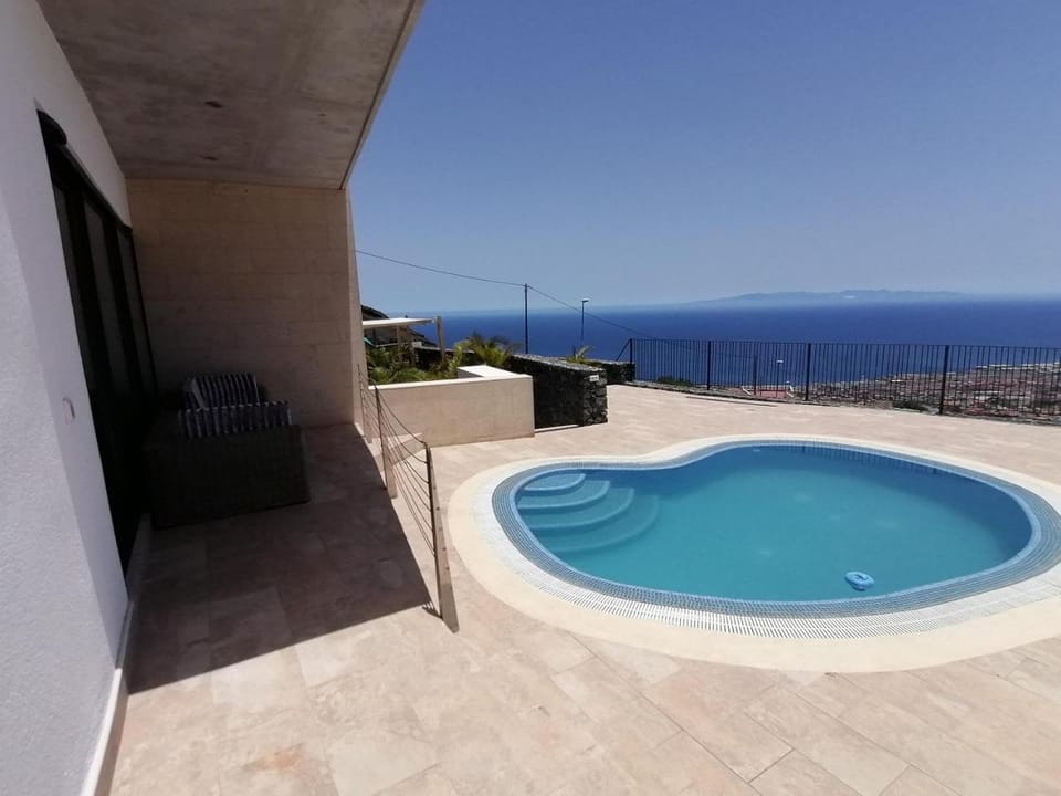 Balcony/Terrace, Pool view, Sea view, Swimming pool