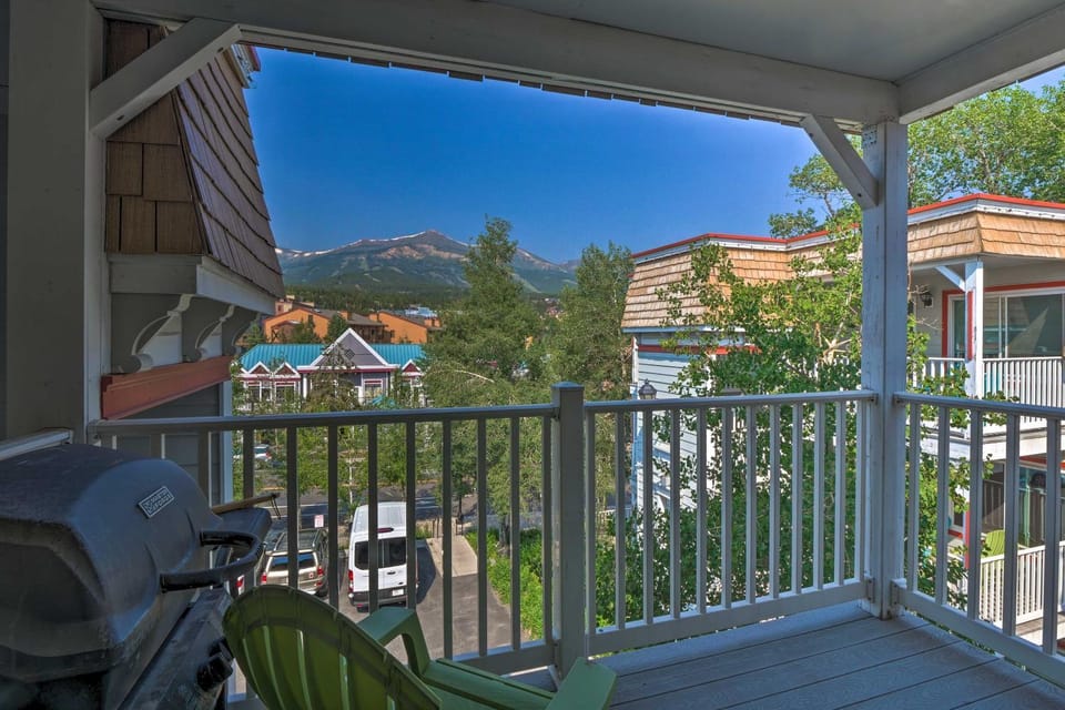 Ski & Unwind Fireside: Main St Condo in Tannhauser House in Breckenridge