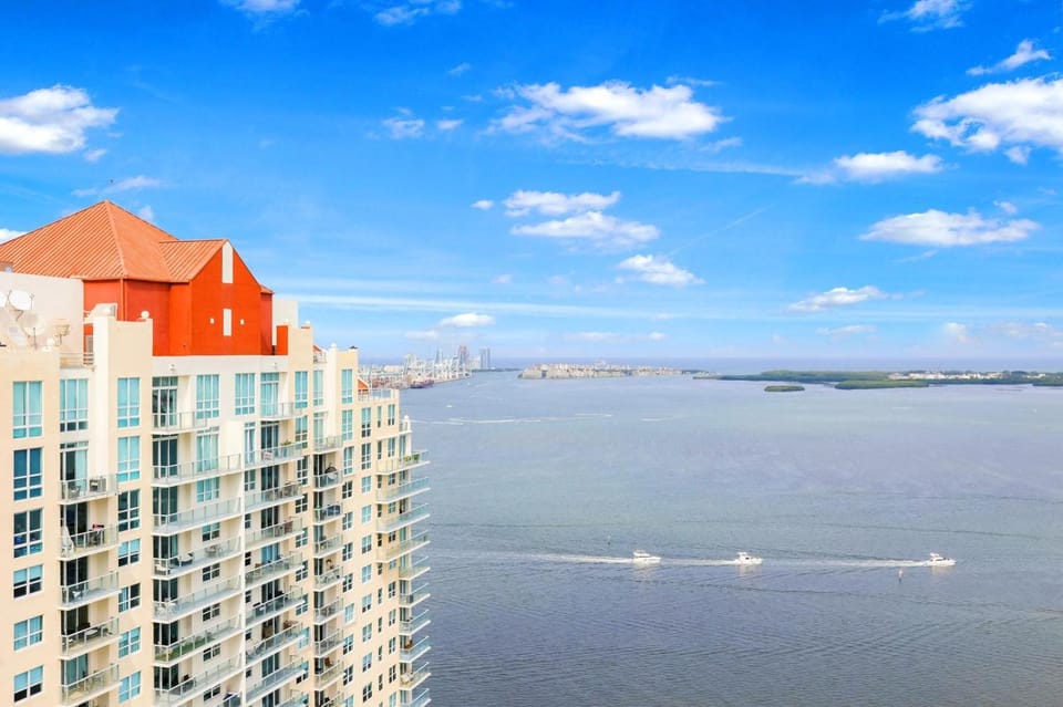 Brickell Apartments with Oceanview Apartment in Brickell