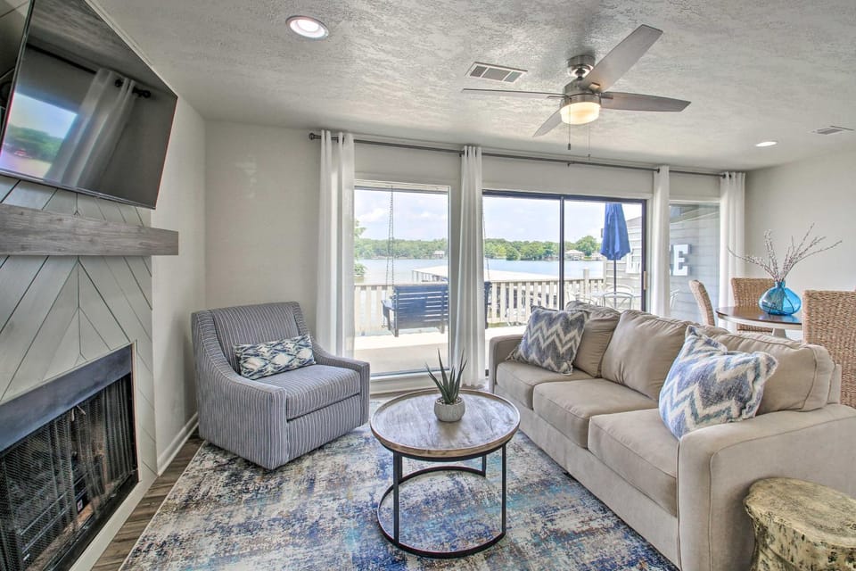 Balcony & Lake Access: Hot Springs Getaway! House in Garland County