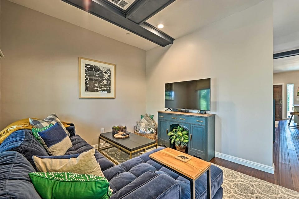 Luxe Lake Arrowhead Farmhouse with Deck and Patio House in Lake Arrowhead