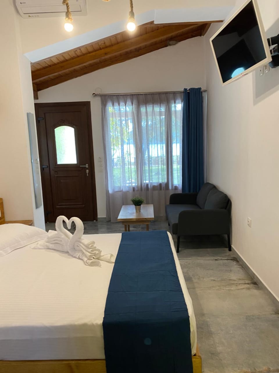 Bed, Living room, Seating area, Bedroom