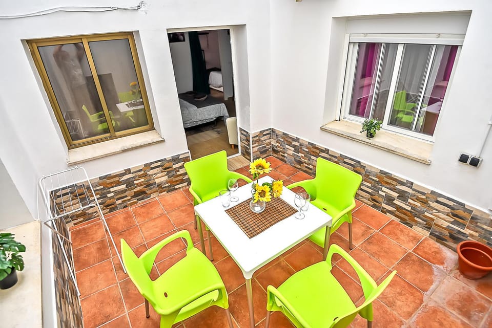 Patio, Balcony/Terrace, Living room, Seating area, Dining area