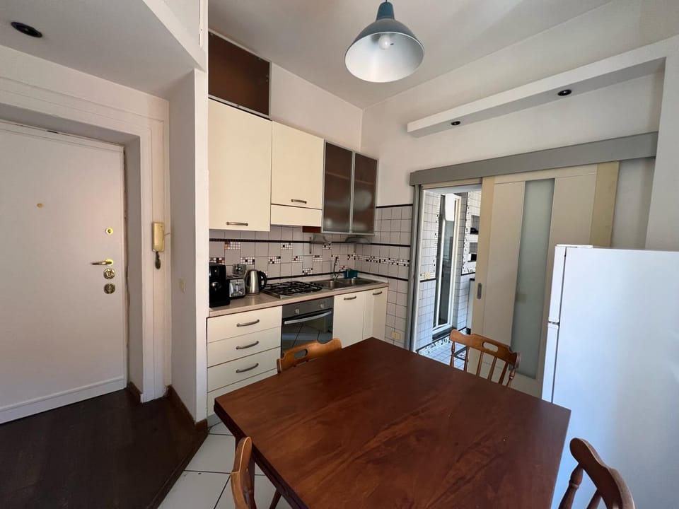 Kitchen or kitchenette, Dining area, oven, toaster