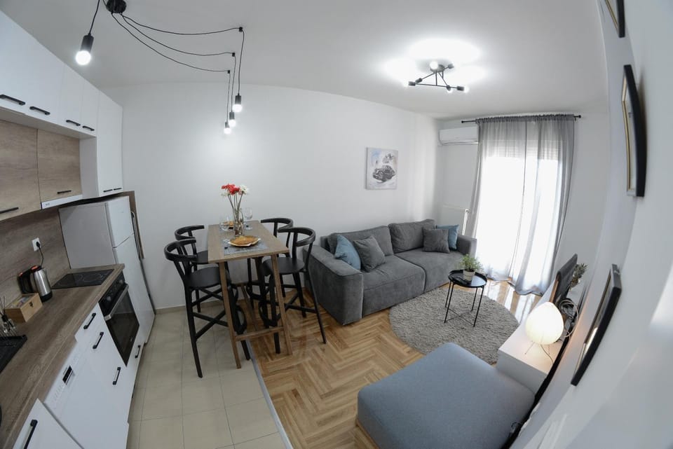 TV and multimedia, Kitchen or kitchenette, Living room, Seating area, Dining area, oven