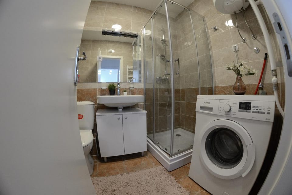 Shower, Bathroom, towels, washing machine