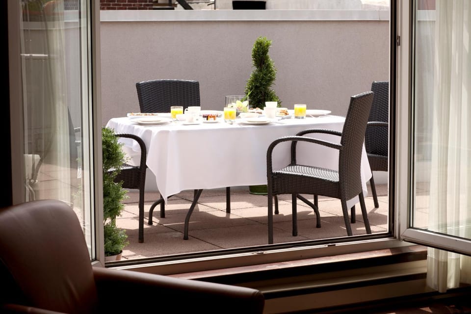 Balcony/Terrace, Garden view