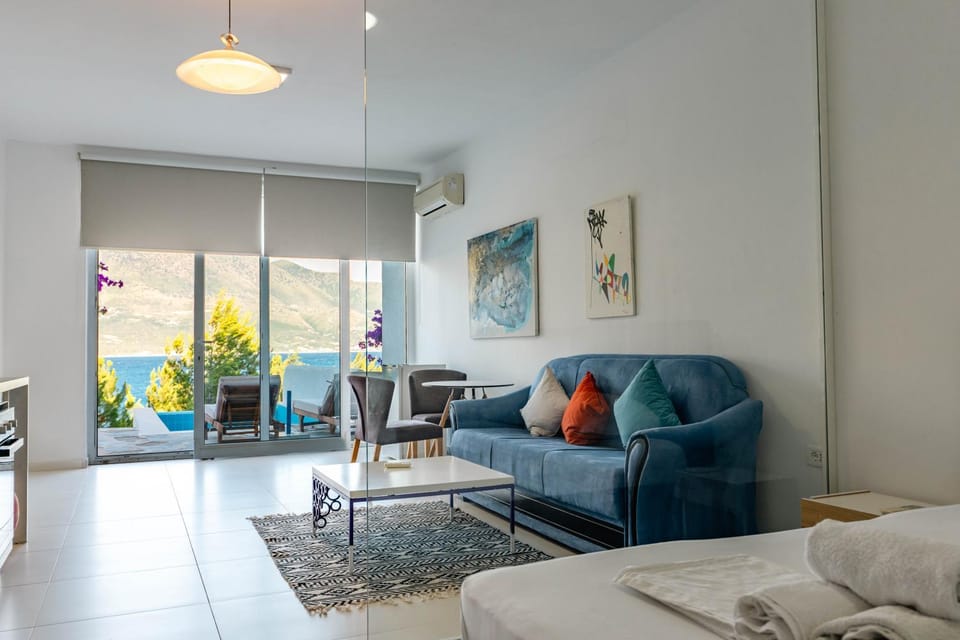 Bed, Seating area, Bedroom