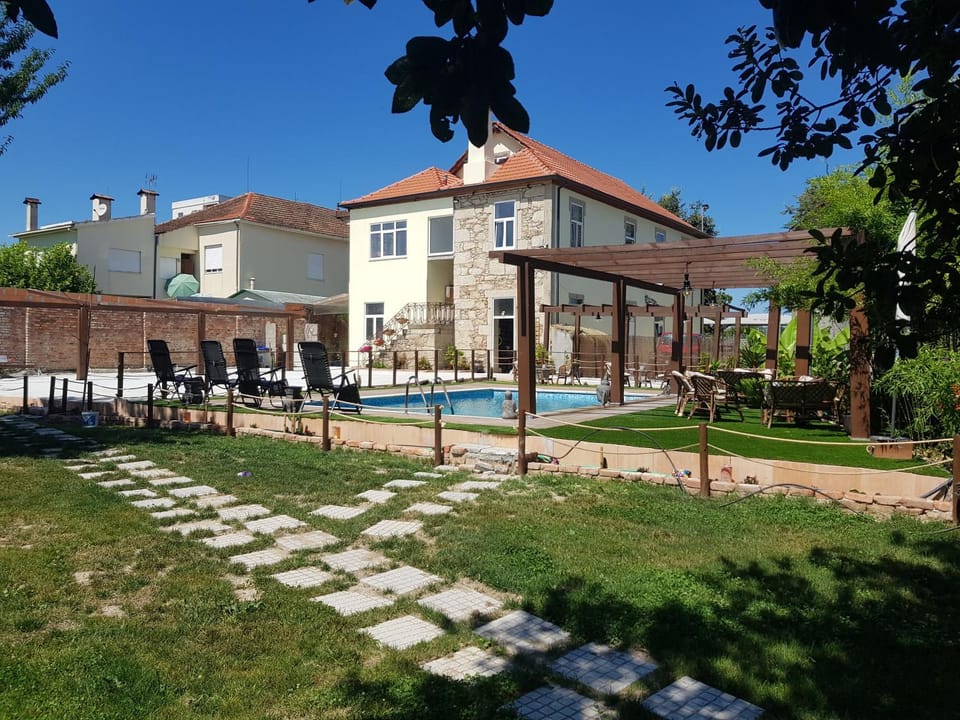 Property building, Garden, Swimming pool