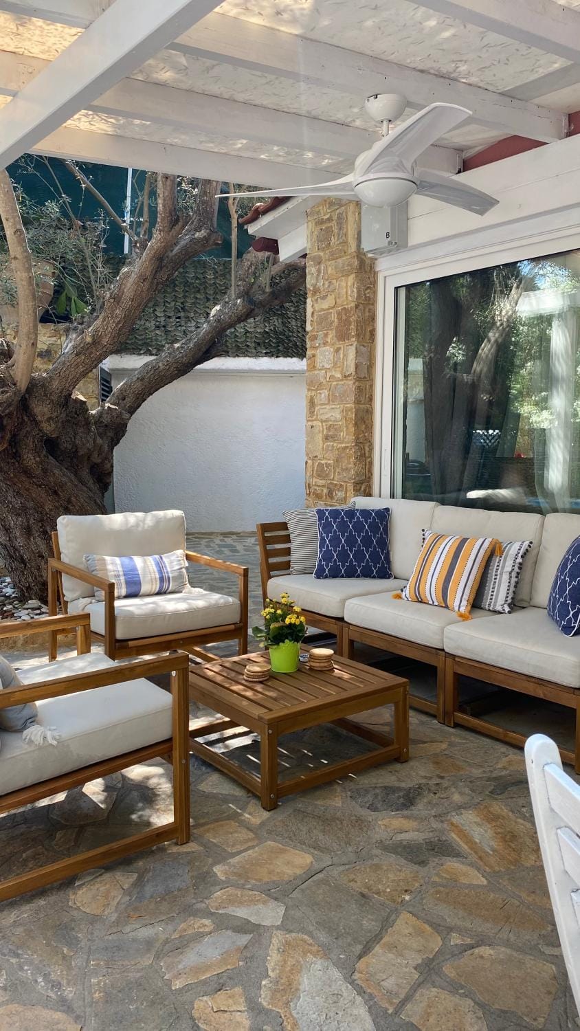 Day, Seating area