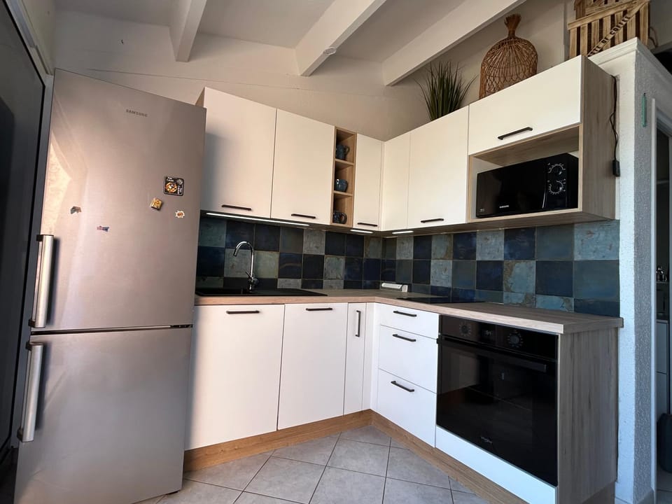 Kitchen or kitchenette, dishwasher, oven, stove