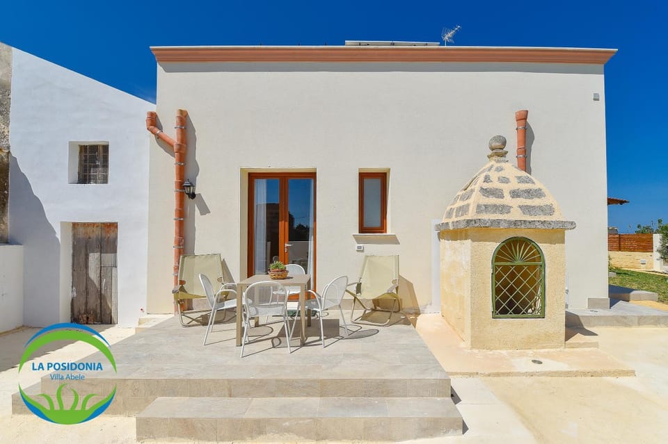 Property building, Patio, Facade/entrance, Garden, View (from property/room), Balcony/Terrace, Photo of the whole room, Decorative detail, Bedroom