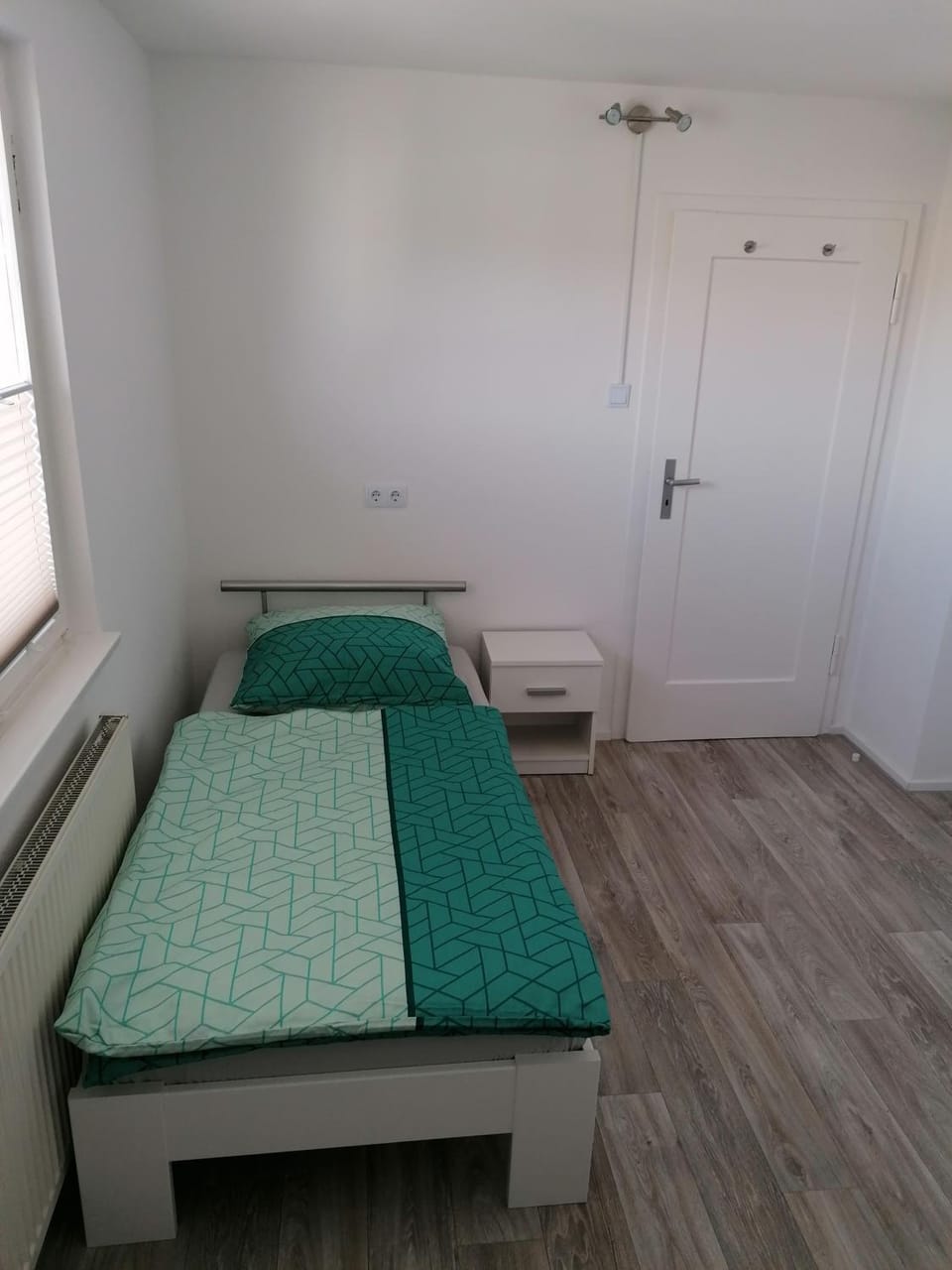 Ferienhaus Stein, TOP Monteurwohnung, 5 große Einzelzimmer, Doppelzimmer, Übernachtung bis 8 Personen möglich House in Baden-Württemberg