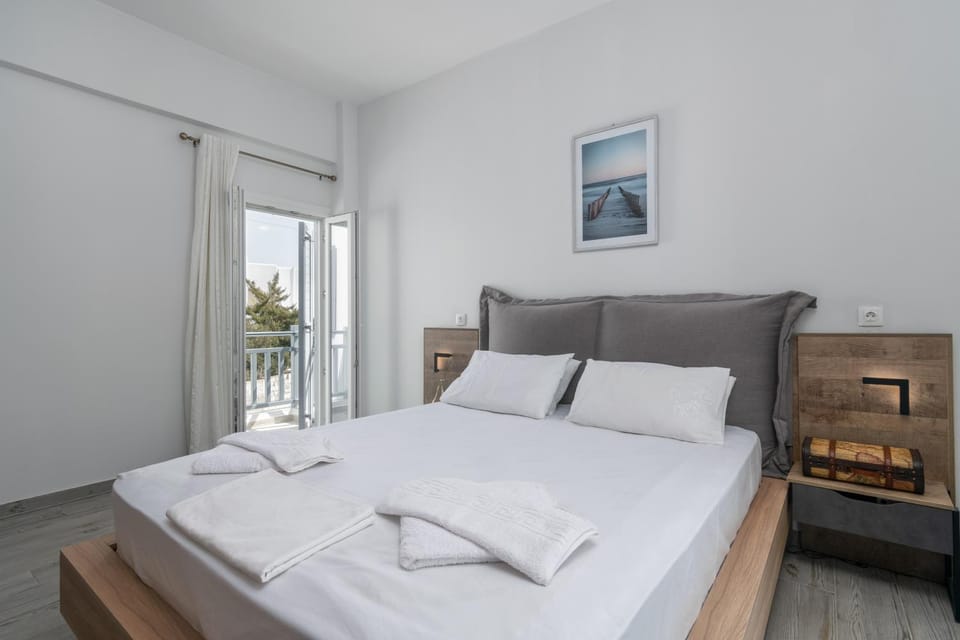 Bed, Balcony/Terrace, Decorative detail, Bedroom