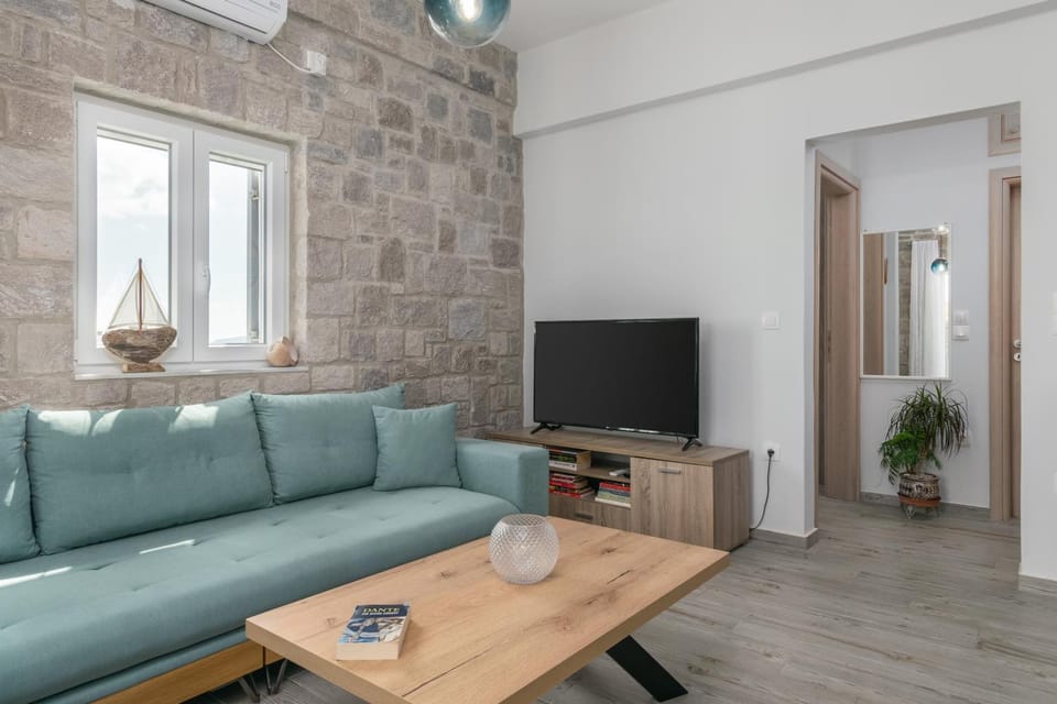 TV and multimedia, Living room, Decorative detail