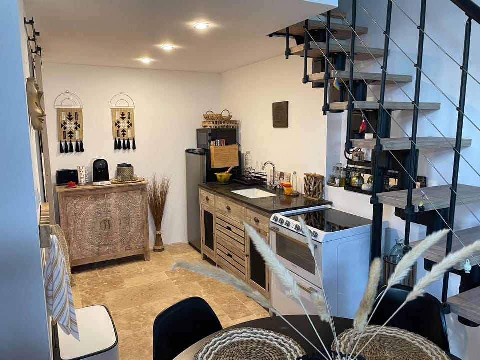 Kitchen or kitchenette, Communal kitchen