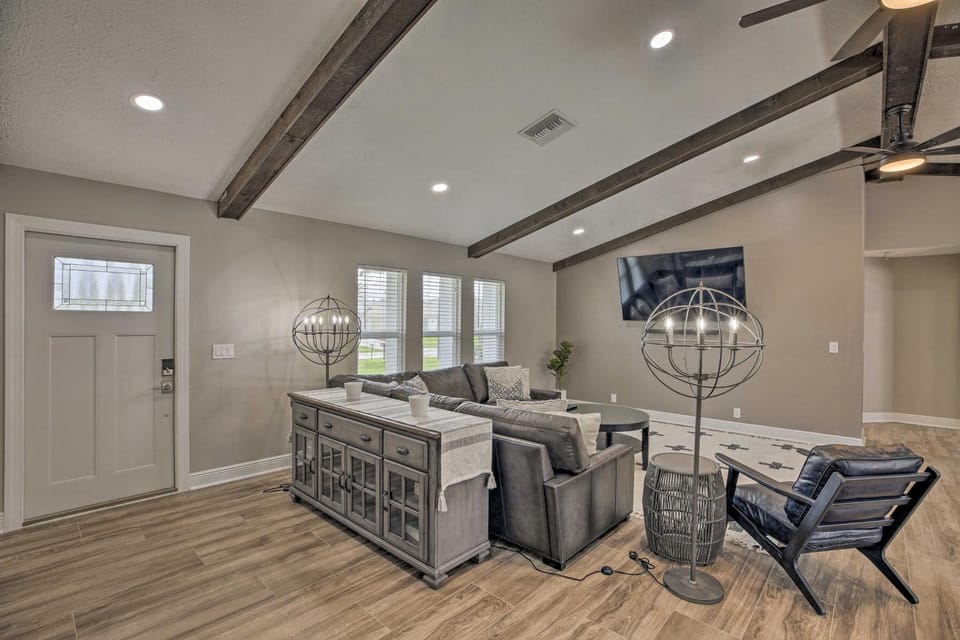 Canal-Front Cape Coral Home: Pool & Patio House in Cape Coral