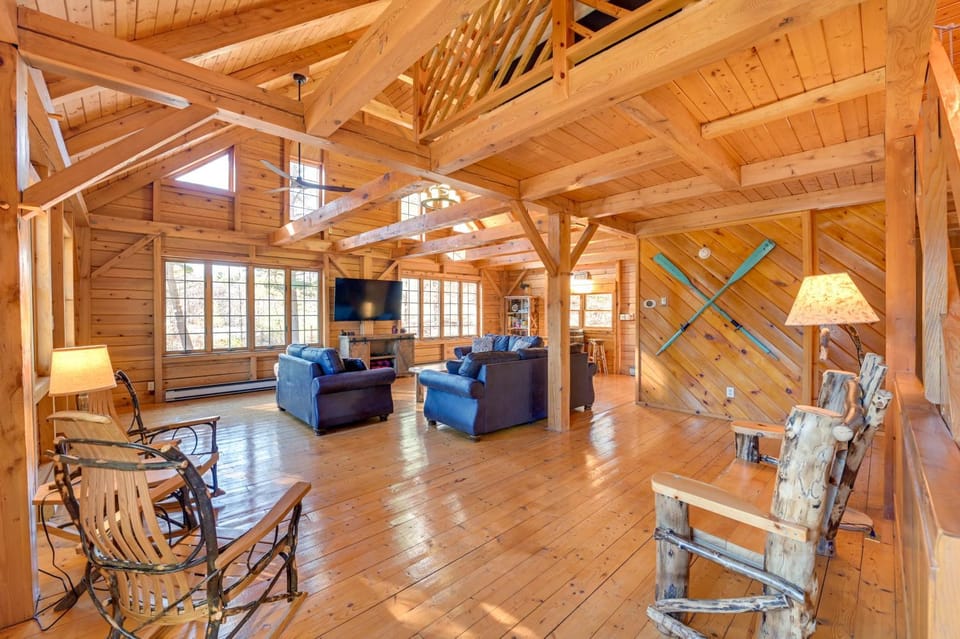 Athol Cabin w/ Deck & Fire Pit, 10 Mi to Lake Cabin in Hudson Valley