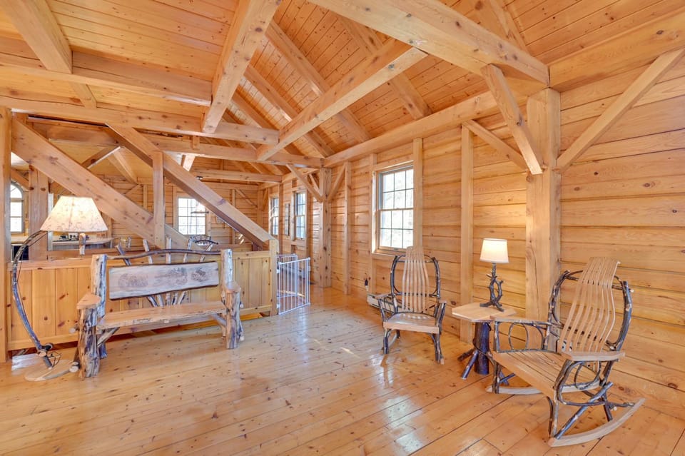 Athol Cabin w/ Deck & Fire Pit, 10 Mi to Lake Cabin in Hudson Valley