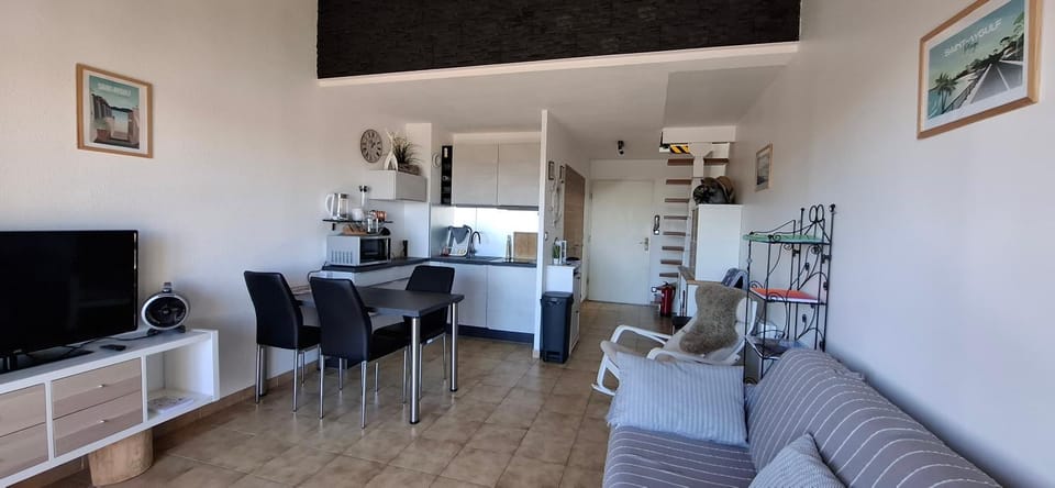 Charmant appartement vue mer à 100m de la plage. Apartment in Fréjus