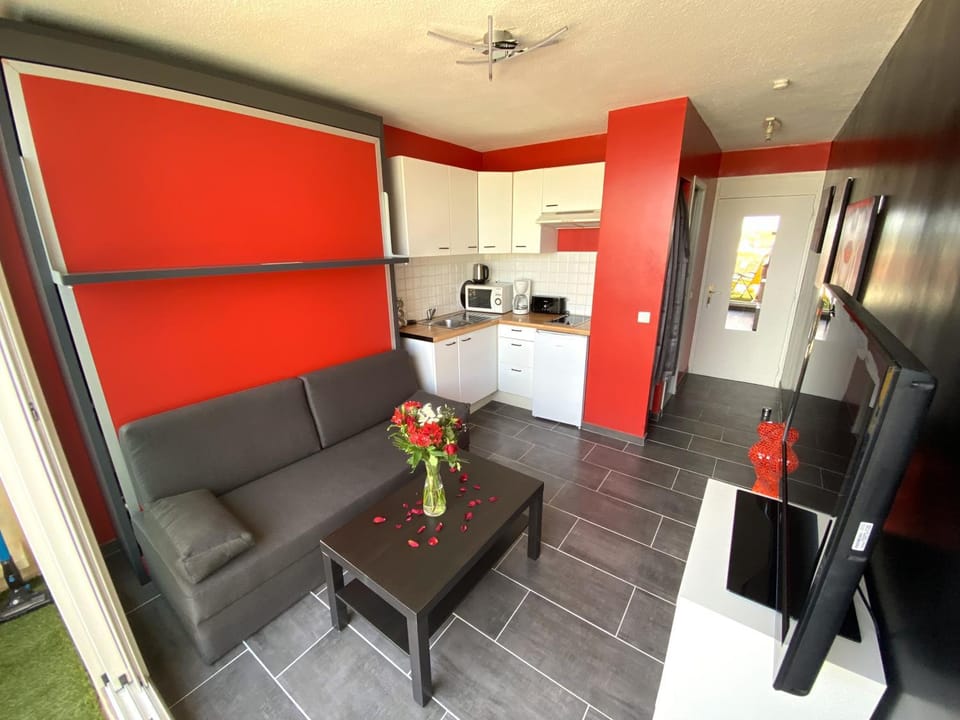 Living room, Photo of the whole room