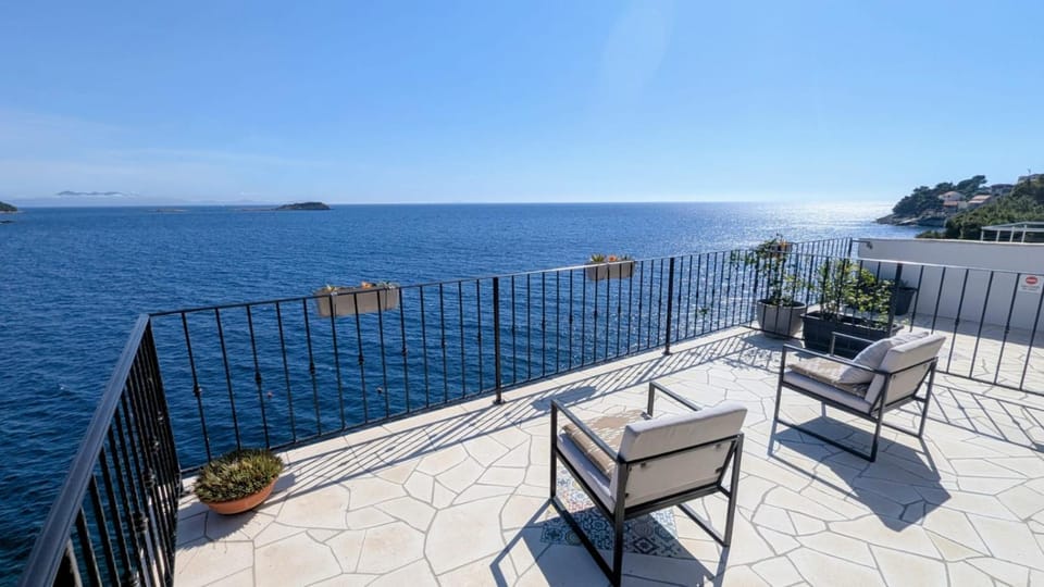 Natural landscape, View (from property/room), Balcony/Terrace, Seating area, Sea view