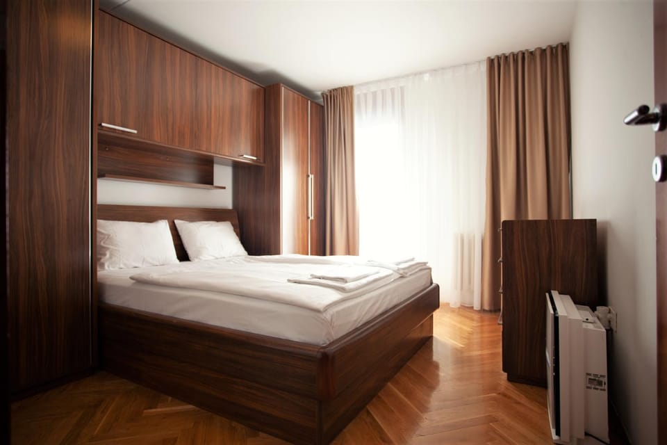 Bedroom, wardrobe