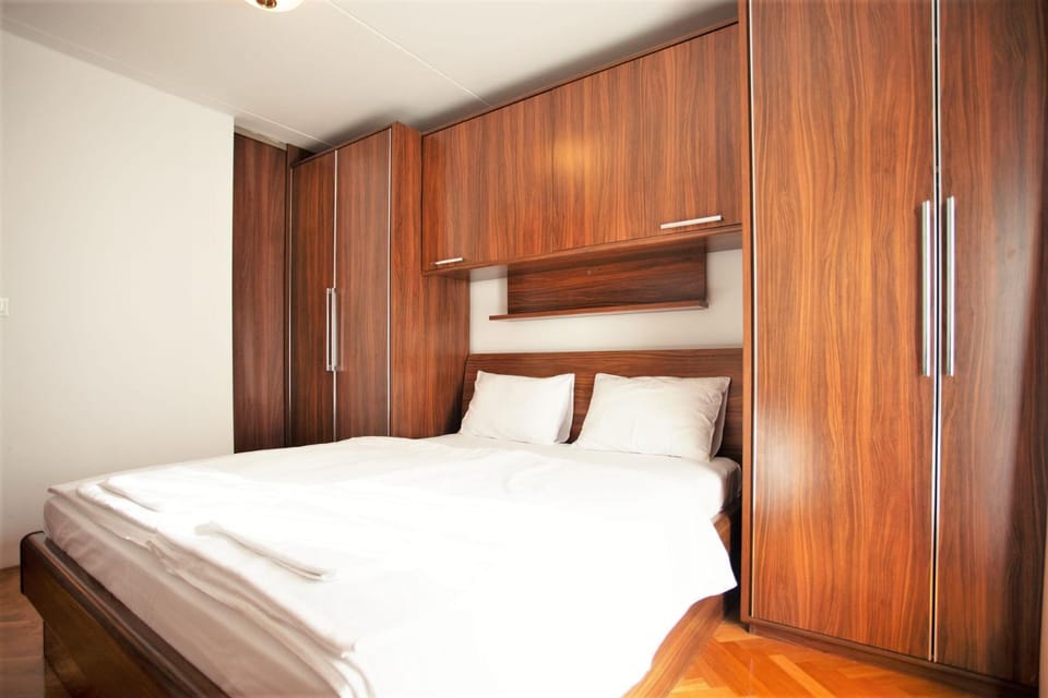 Bed, Bedroom, wardrobe