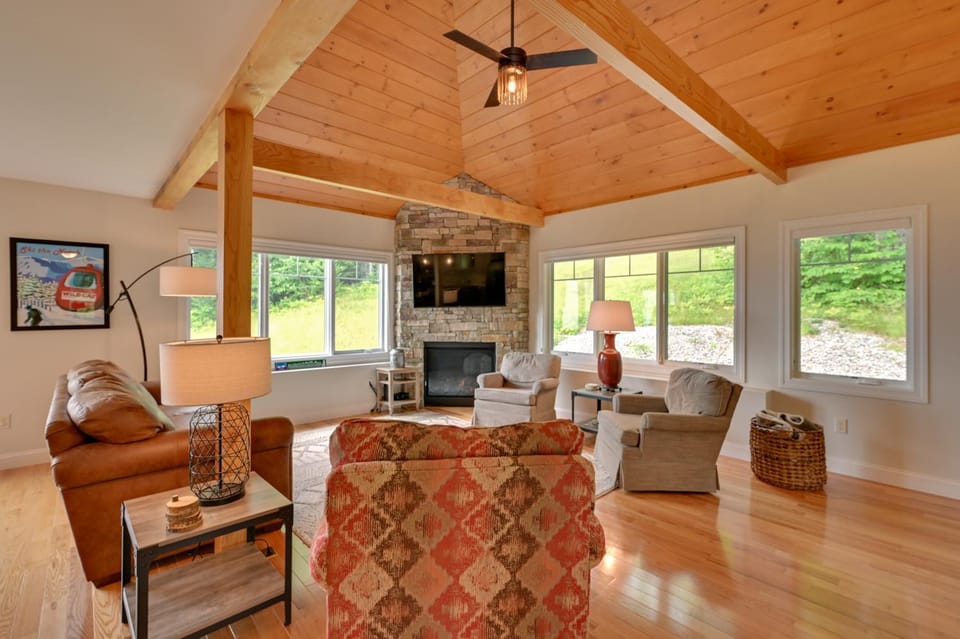 Ski In & Out! Black Mountain Resort Townhome House in Jackson