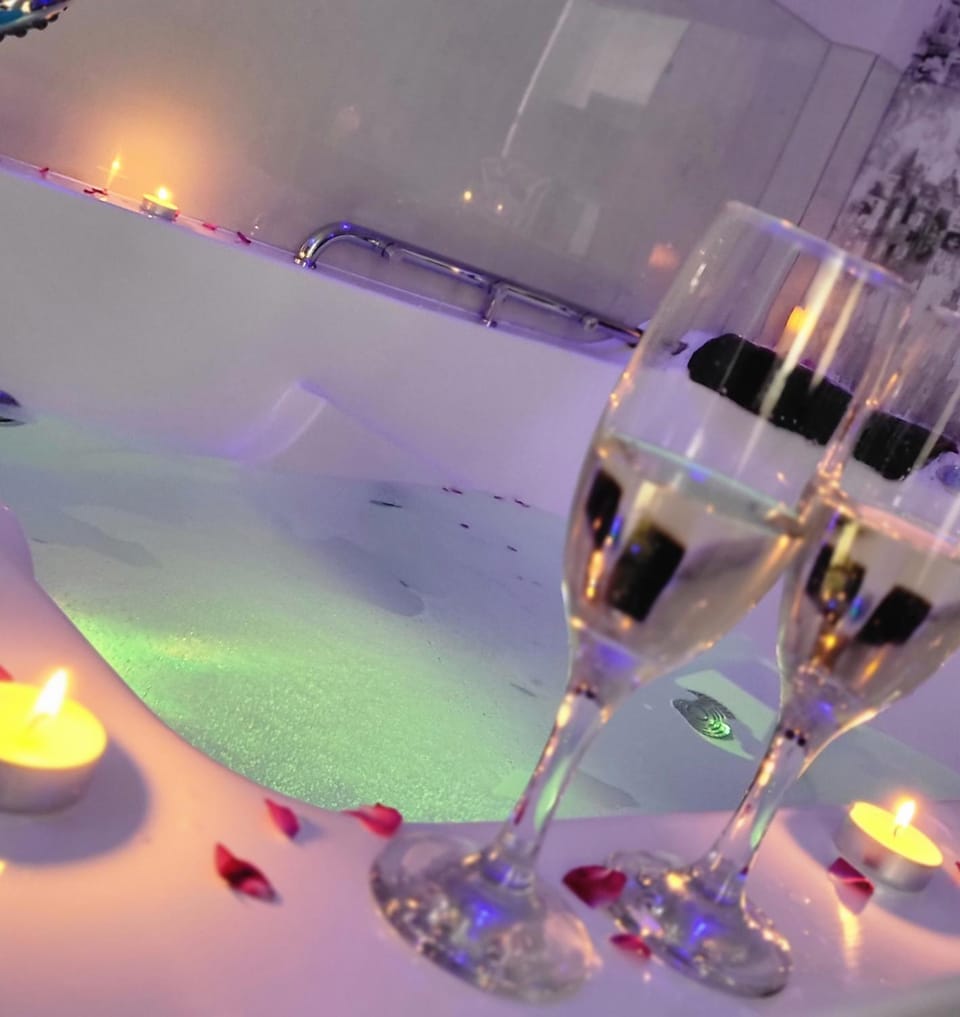 Escapada romantica cu jacuzzi in Chisinau Apartment in Chișinău