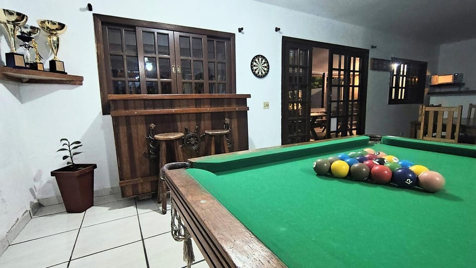 Billiard, Game Room