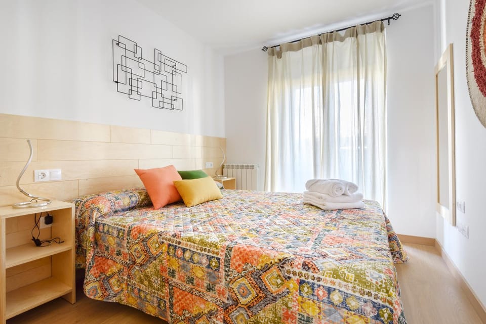 Bed, Photo of the whole room, Bedroom