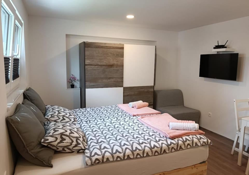Bed, TV and multimedia