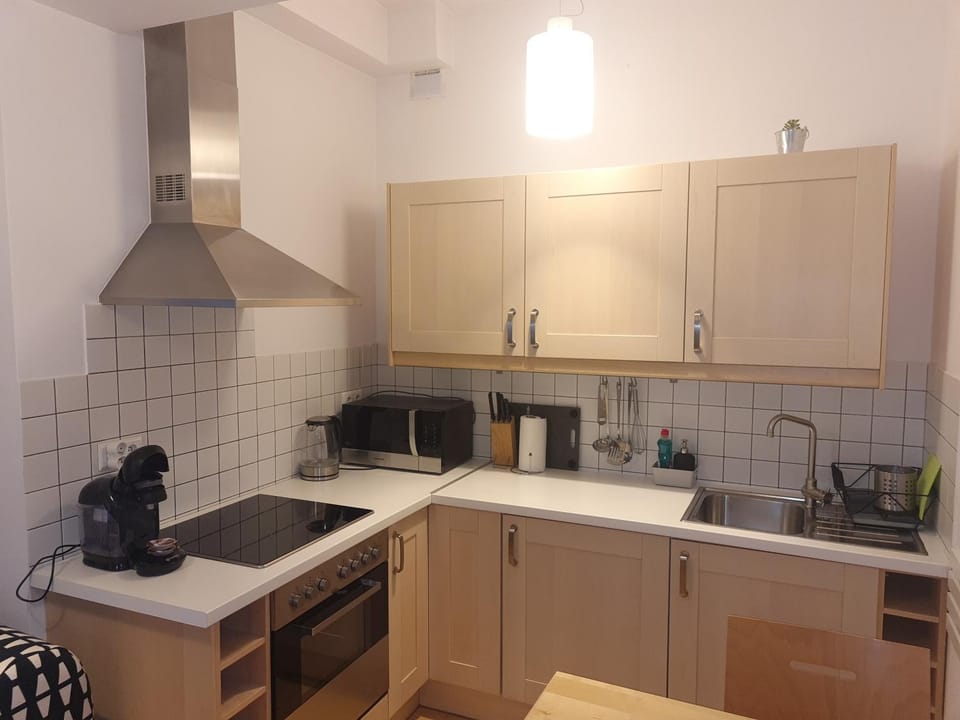 Coffee/tea facilities, Kitchen or kitchenette, stove, toaster