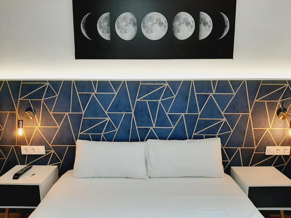 Bed, Photo of the whole room, Bedroom