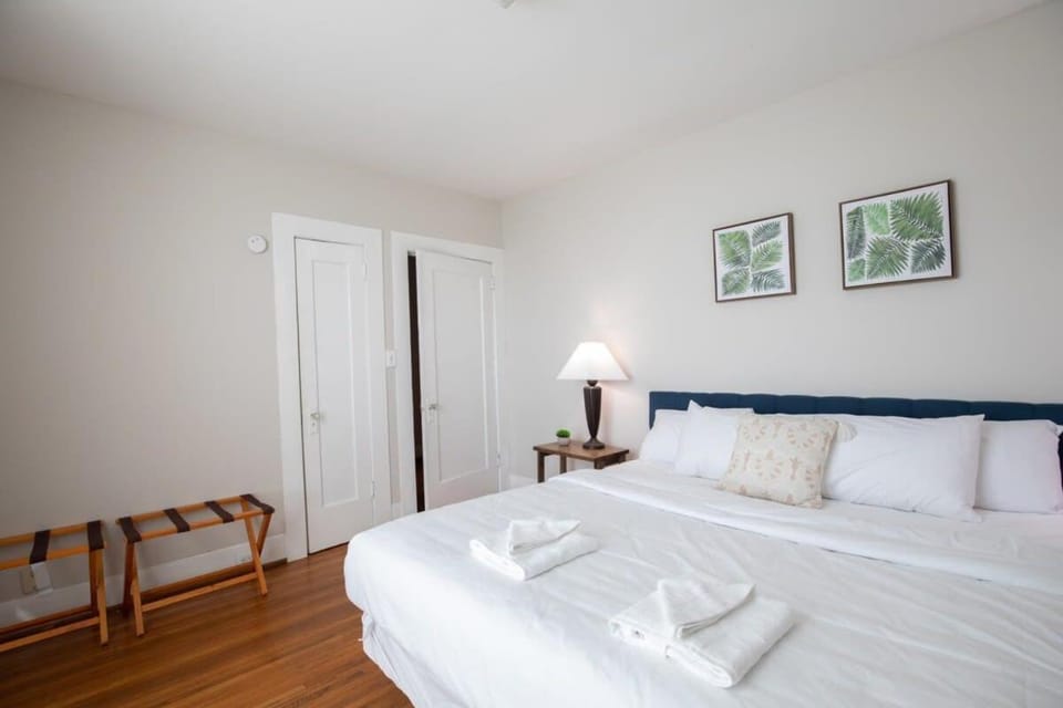 Redmont Revival-Walkable-Pets-UAB House in Vestavia Hills