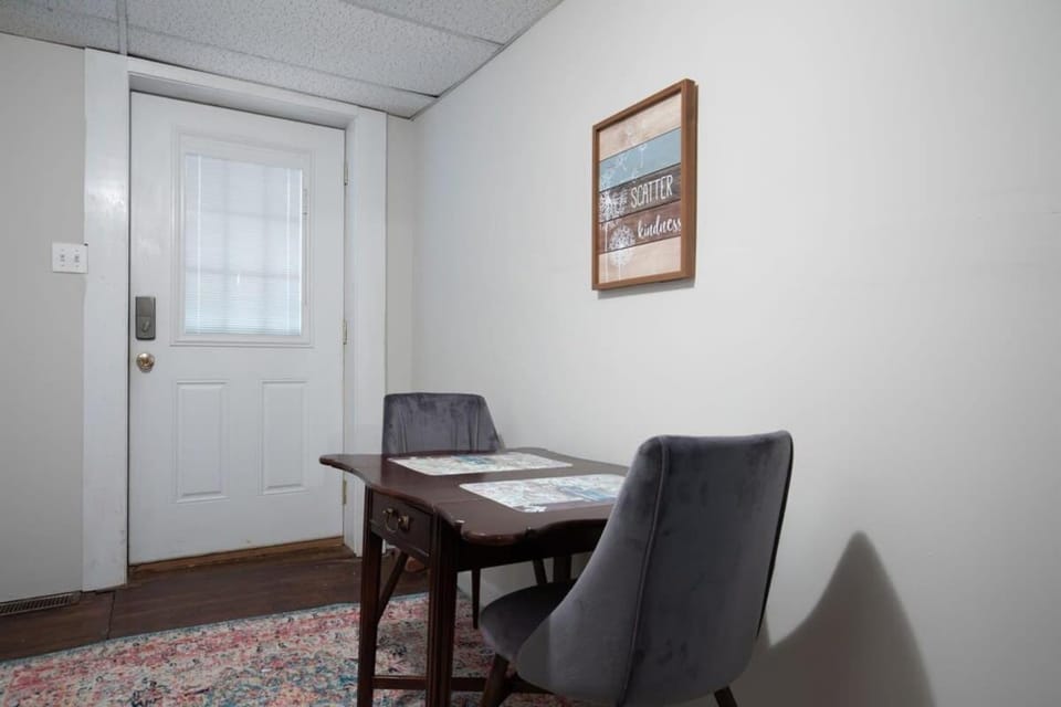Redmont Revival-Unit B-Walkable-UAB Apartment in Vestavia Hills