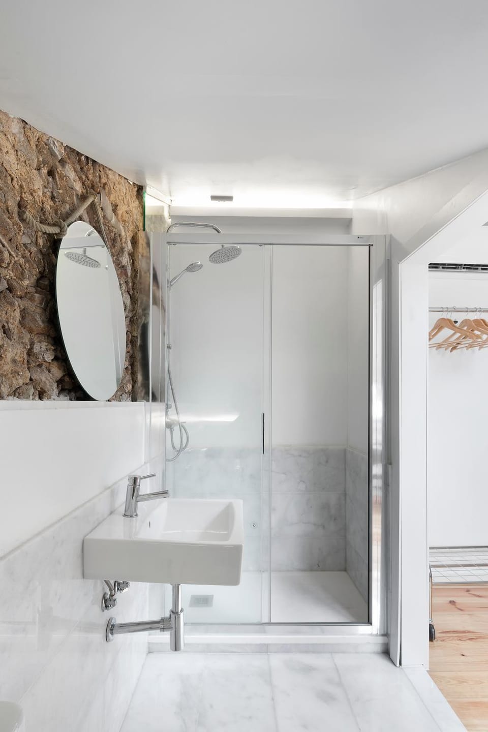 Room Lusíadas with private bathroom Bed and Breakfast in Lisbon