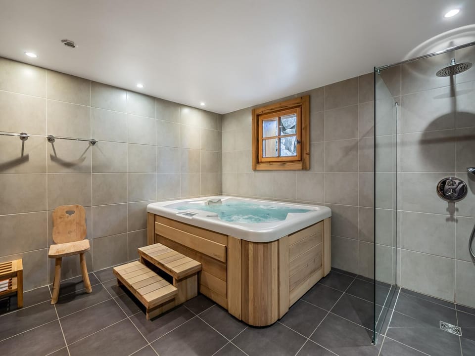 Chalet familial luxe avec sauna et jacuzzi, 12 pers, Courchevel - FR-1-562-54 Chalet in Saint-Bon-Tarentaise