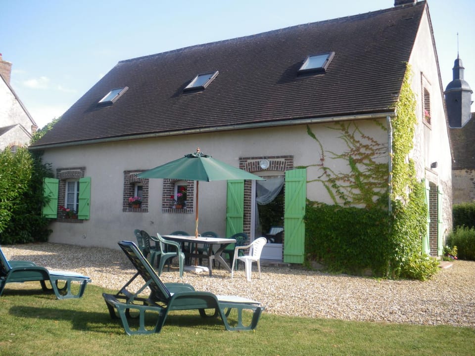 Grande maison de charme avec jardin clos, idéale pour familles et amis, au cœur du Perche - FR-1-581-94 House in Normandy