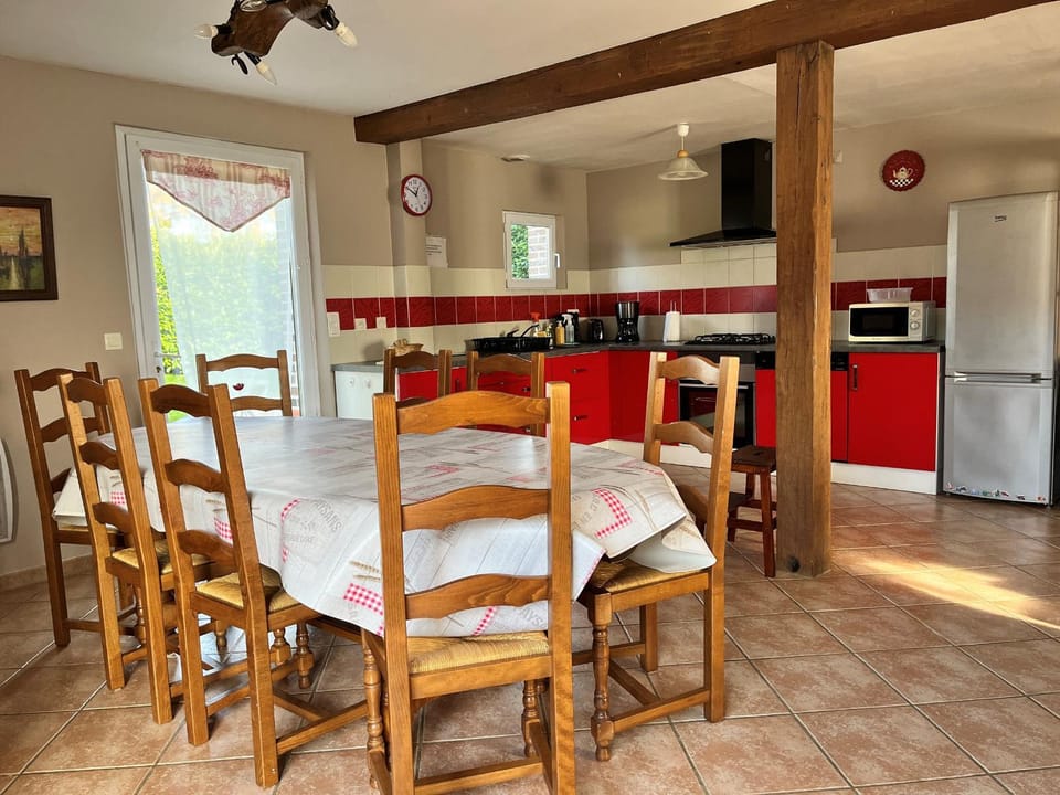 Grande maison de charme avec jardin clos, idéale pour familles et amis, au cœur du Perche - FR-1-581-94 House in Normandy
