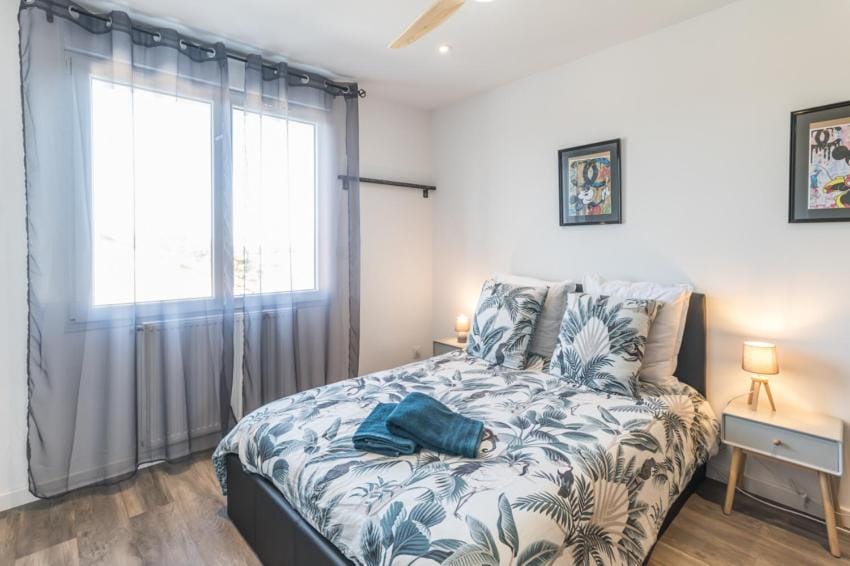 - LUXUEUX CASA SELVA - Parking Gratuit - Spacieux - balcon - Wifi Apartment in Bourgogne-Franche-Comté