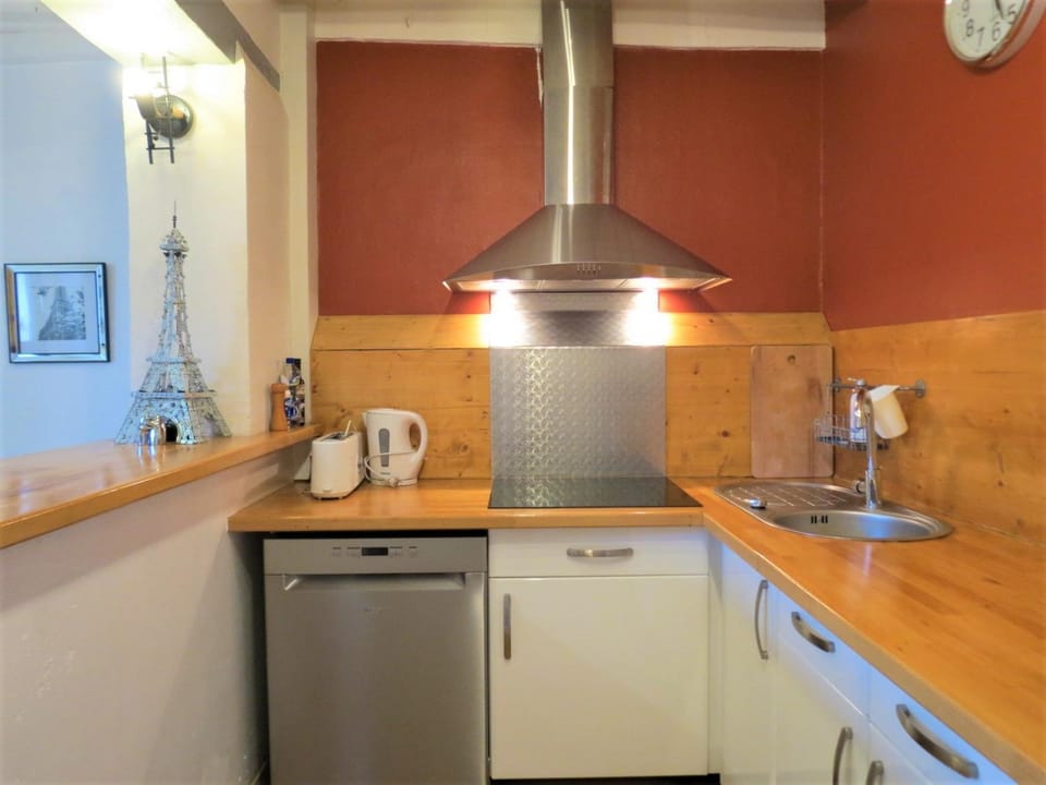 Kitchen or kitchenette, stove