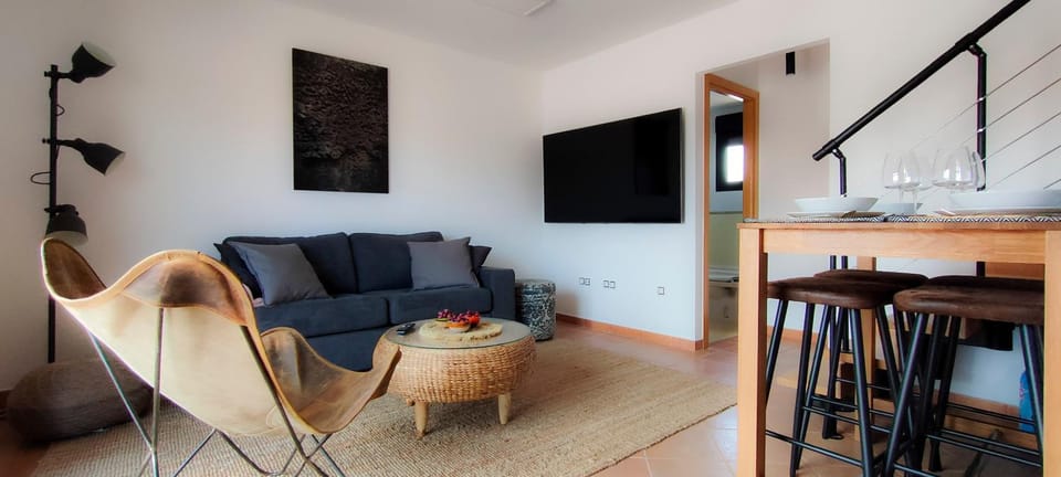 Communal lounge/ TV room, TV and multimedia, Kitchen or kitchenette, Living room, Lounge or bar, Seating area, Dining area