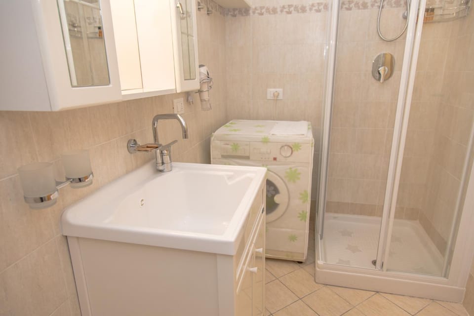 Shower, Bathroom, washing machine